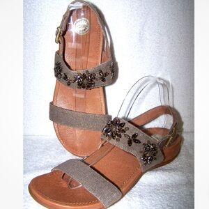Nurture by Lamaze NWOT Women’s Tan Slingback Rhinestone Buckle Strap Sandals 8.5